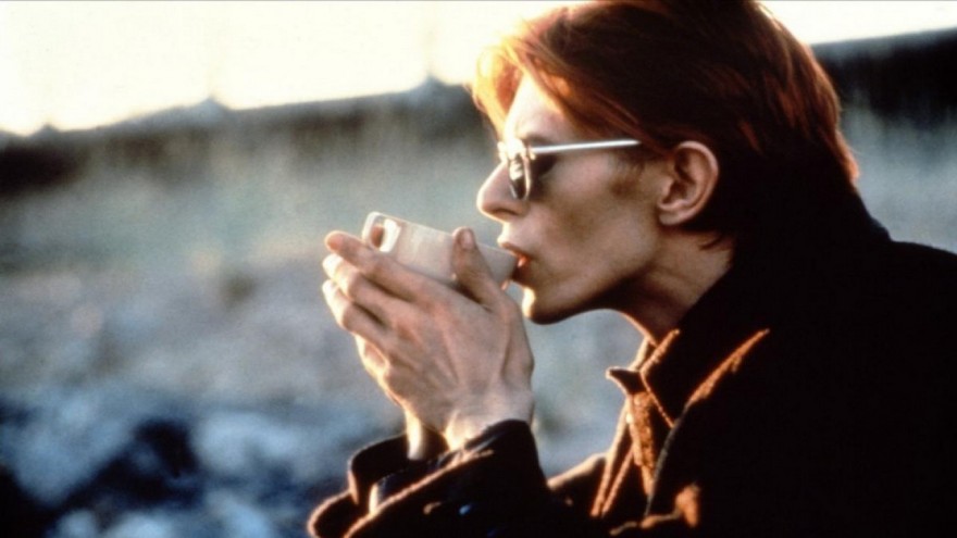 "The Man Who Fell to Earth" filminden bir kare